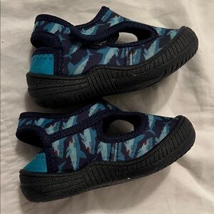 Oomphies size 5c toddler boys shoes